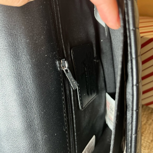 Original Imported Audi Roo Quilted Black Leather Bag with Detachable Strap - Picture 4 of 6